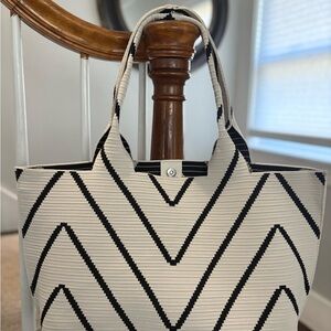 BCBG Chevron Stripe Woven Tote NWOT